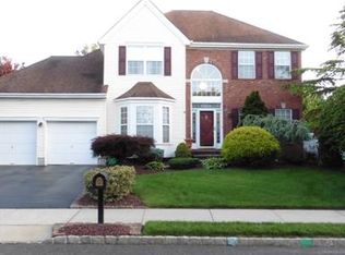 3 Sequoia Dr, Dayton, NJ