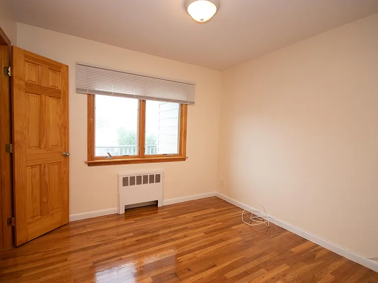 48 Rochester Ave #UPSTAIRS — Photo 19