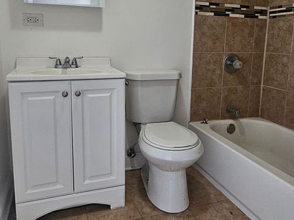4th image of 3964 W Grand Ave #2