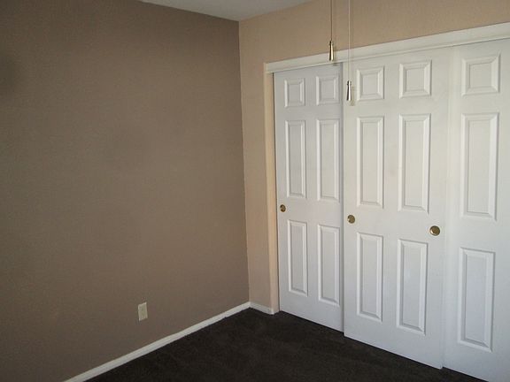3rd image of 3942 Golden Elm St