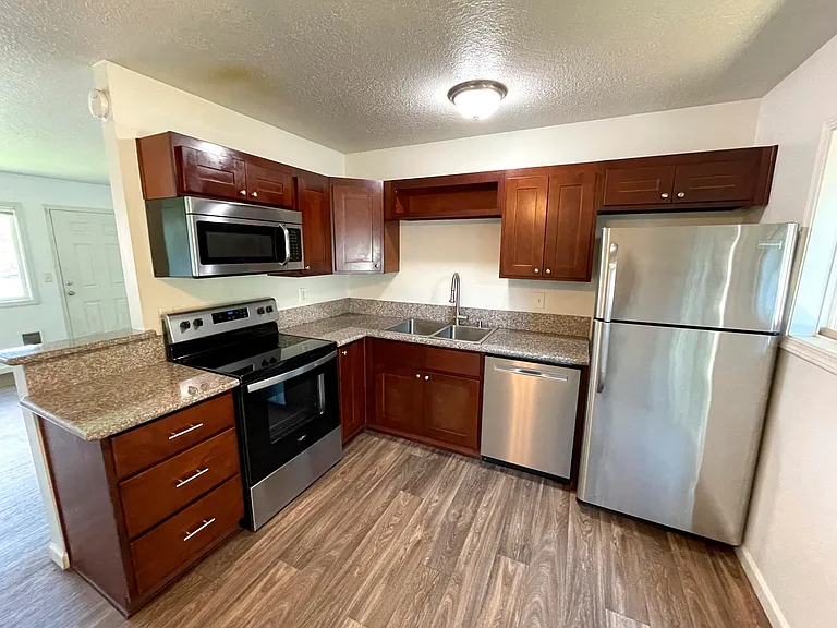Fantastic 1 Bedroom Apartment in St Johns with Updated Kitchen — Photo 6