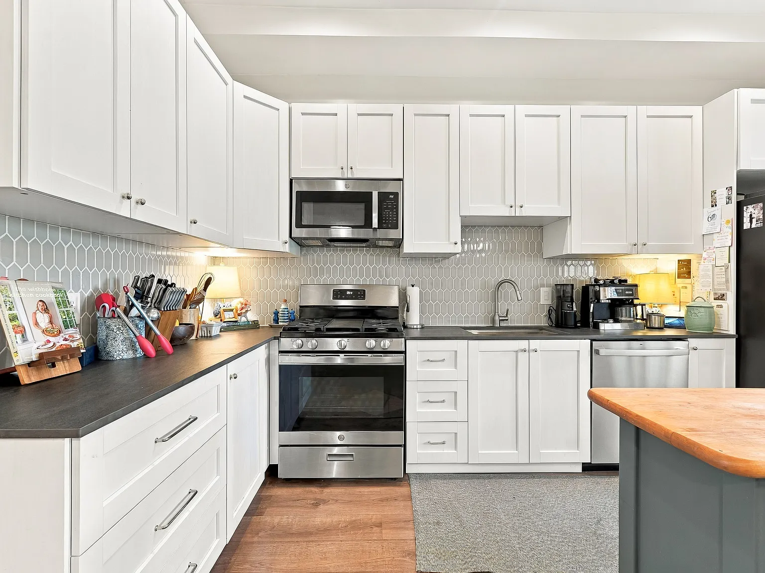 3 bed, $4,000 — Photo 1
