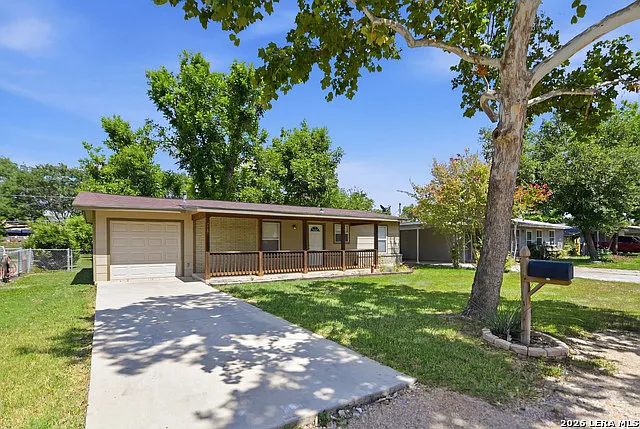 3 bed, 2.0 bath, 872 sqft, $1,700 — Photo 2