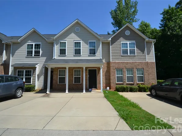 843 Plaza Walk Dr, Charlotte, NC 28215