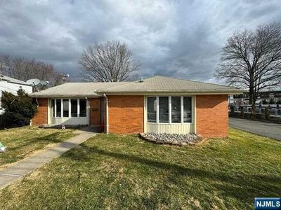32 Maiden Ln, Little Ferry, NJ, 07643