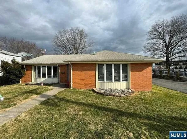 32 Maiden Ln, Little Ferry, NJ 07643