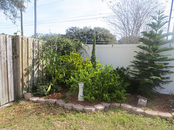 3rd image of 1366 Abbey Crescent Ln