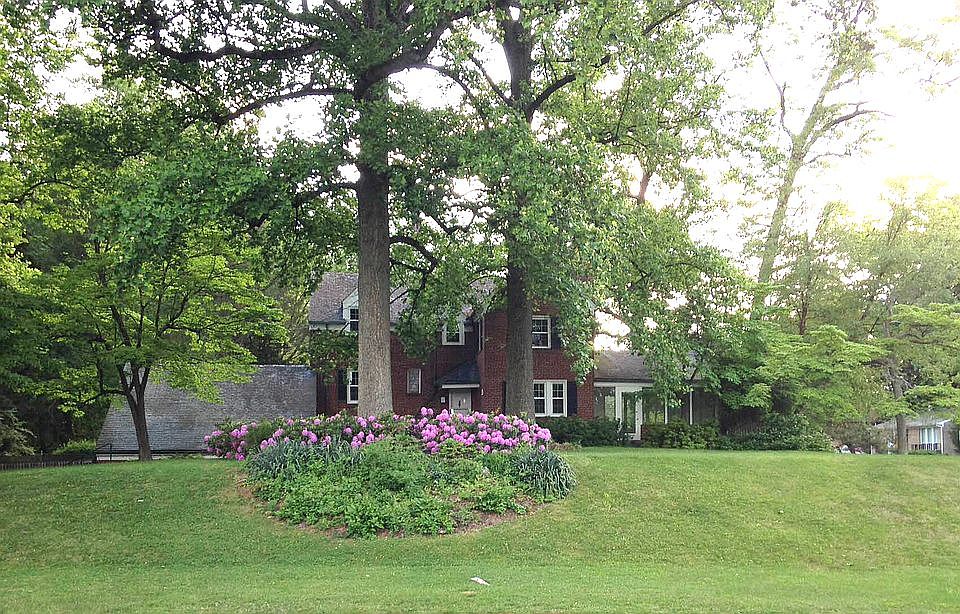 2nd image of 7124 Greentree Rd