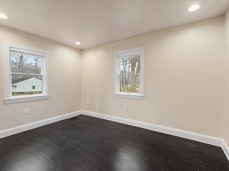 9036 Jeffery Rd — Photo 28