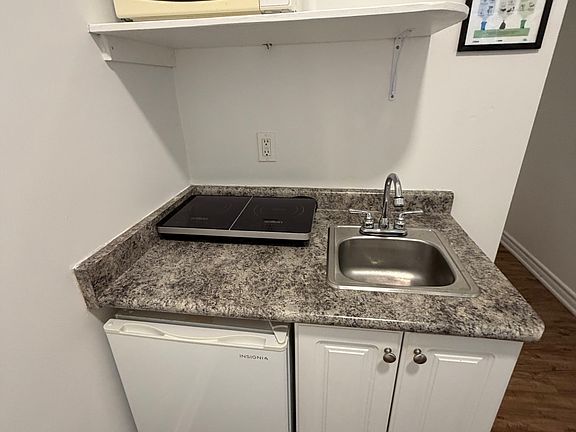 4th image of 203 Spadina Rd #105