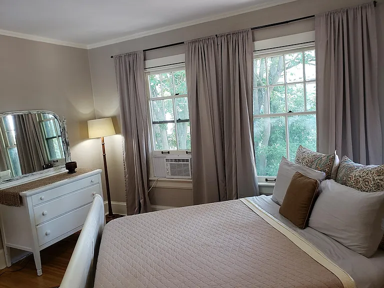 Spacious second bedroom with Queen size sleigh bed