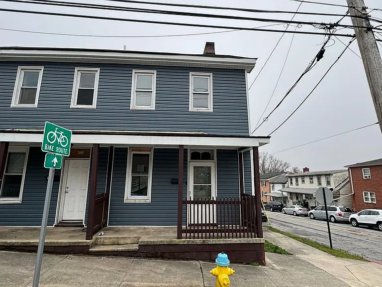42-44 E Potomac St — Photo 9