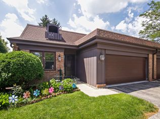 2739 Wilshire Ln, Northbrook, IL
