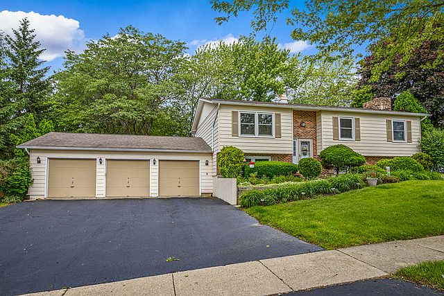 1st image of 33574 N Ivy Ln