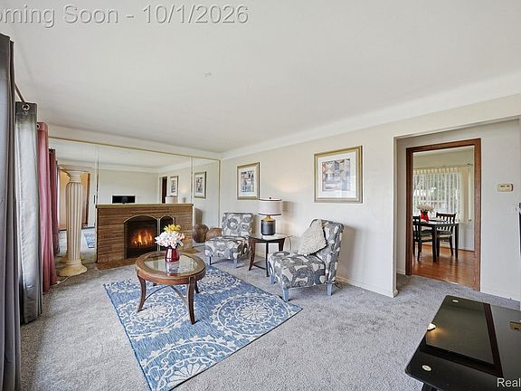 4th image of 16816 Collinson Ave