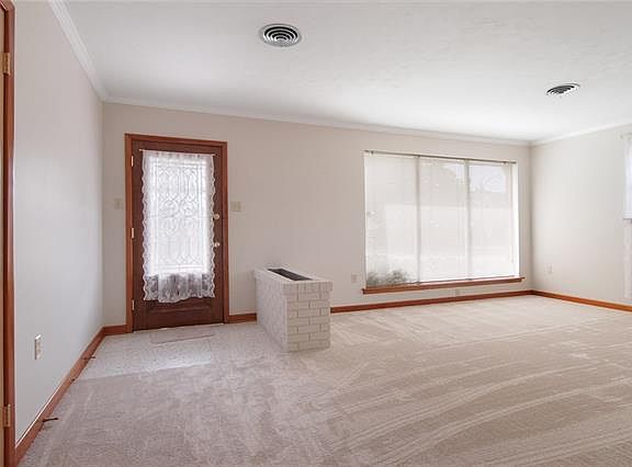 4th image of 3500 Clifford Dr