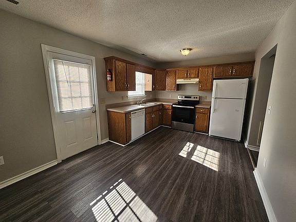 5th image of 64 Summerfield Rd