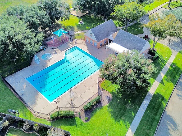 1819 Misty Falls Ln — Photo 28