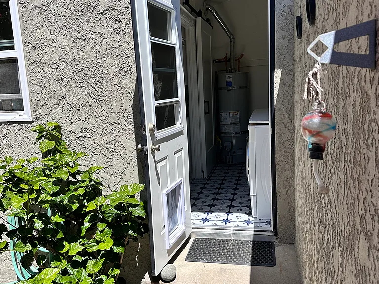279 Bennett Ave — Photo 26