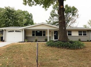 810 Parkfield Ter, Ballwin, MO 63021