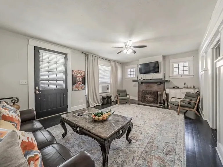 2629 S Jennings Ave — Photo 2