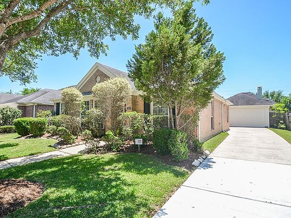 3rd image of 21907 Rivergate Ct