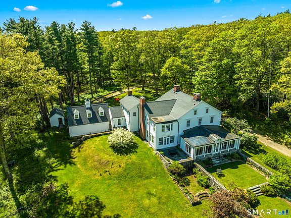 4th image of 210 Doolittle Drive