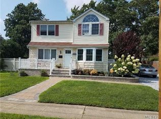 912 Herzel Blvd, West Babylon, NY 11704