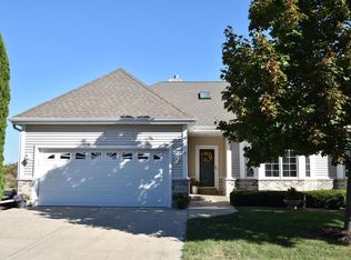 2450 Caribou Ln, Grafton, WI