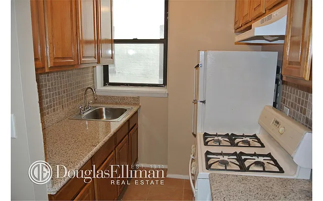 Rented by Douglas Elliman | media 19