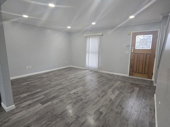 4th image of 8410 Hickory Dr