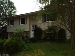 560 Pluto Dr, Uniontown, OH 44685