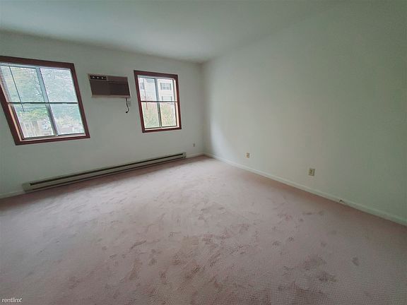 3rd image of 55 Glenbrook Rd Unit E