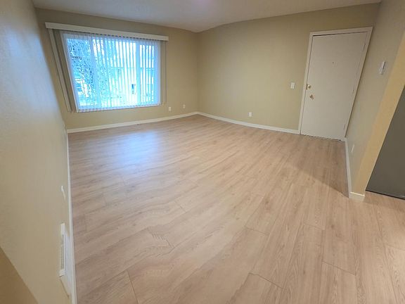 3rd image of 5055 SW Menlo Dr APT 4