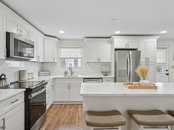 183 Baker St, Dover Town, NJ 07801