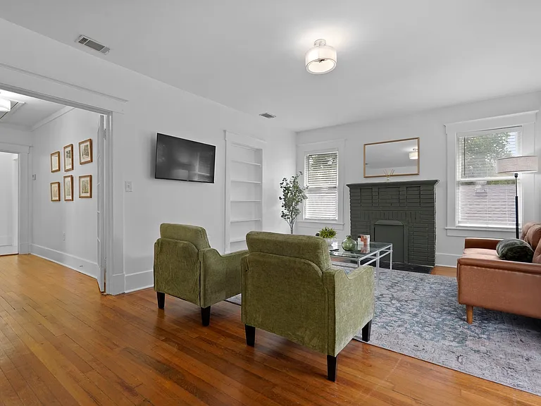 1004 E 33rd St #1/2 — Photo 7