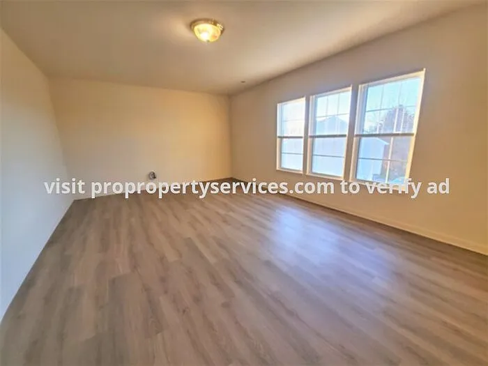 3 bed, 3.0 bath, 2250 sqft, $2,300 — Photo 4