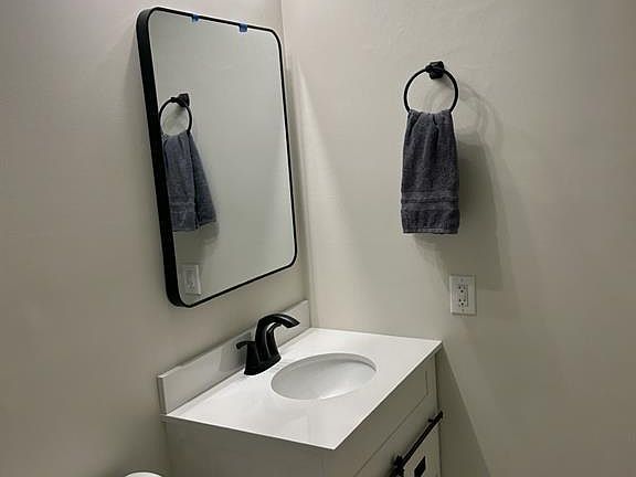 4th image of 2210 NE 56th Pl APT 127