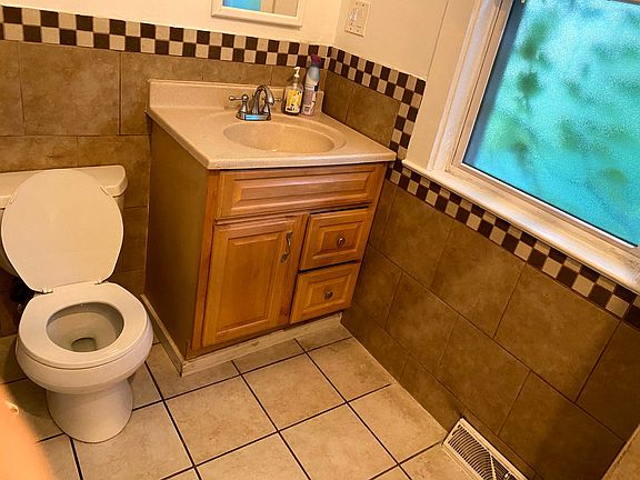 5th image of 121 Merrymount Rd #1