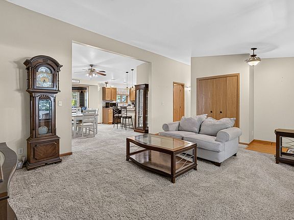 4th image of 102 N Roma Ct