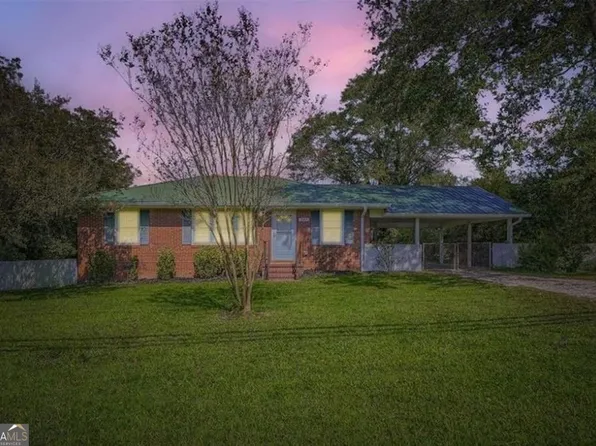 381 W Candler St, Winder, GA 30680