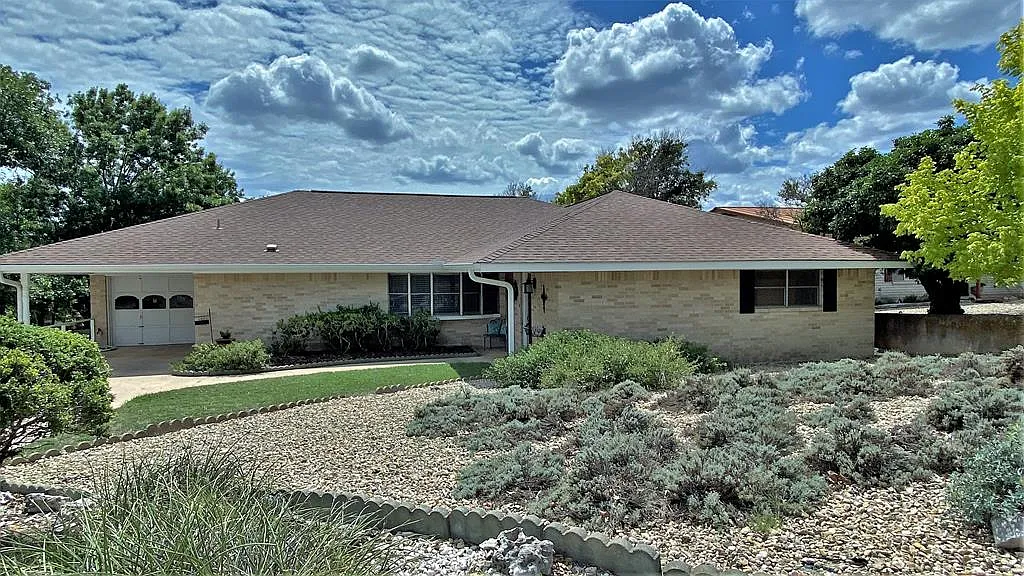 2 bed, 2.0 bath, 1981 sqft, $2,275 — Photo 1