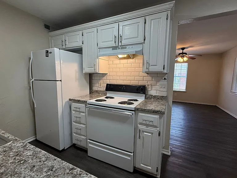 2021 NW 25th St #4 — Photo 7