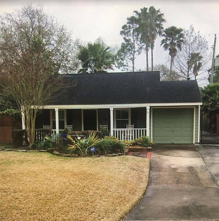 1st image of 979 Gardenia Dr