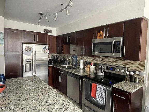 3rd image of 30 E Elm St APT 9D