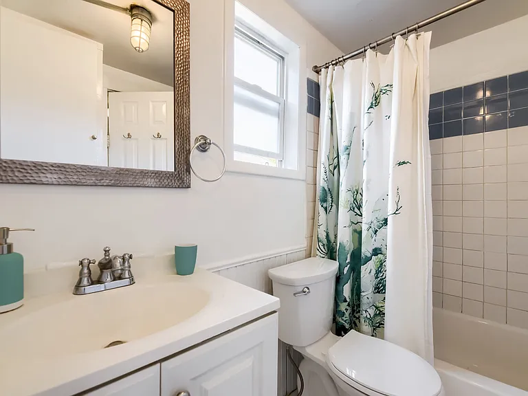 4664 Lincoln St — Photo 4