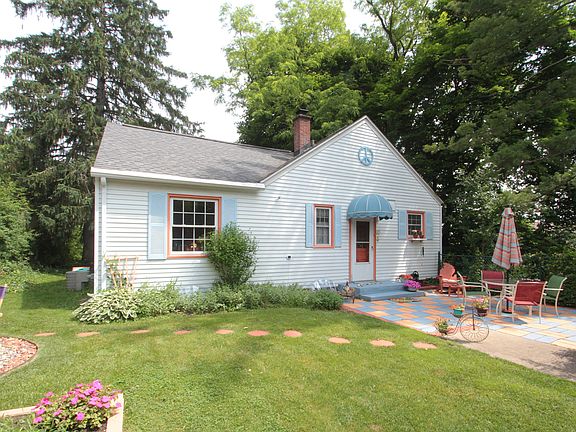 2nd image of 107 Crescent Dr