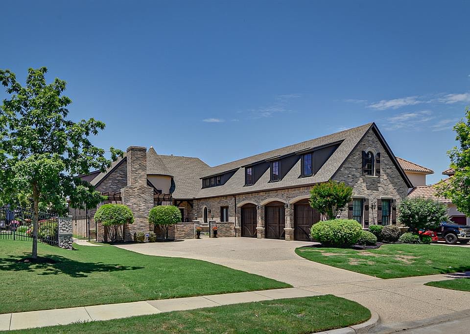 1st image of 2207 Castle Creek Dr