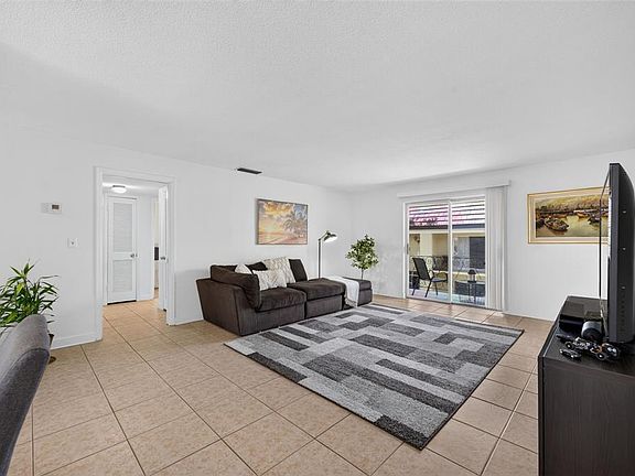 4th image of 1500 Gay Rd APT 3C