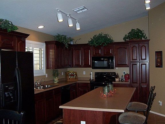 Spectacular Kitchen with Breakfast Bar